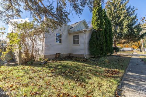 Tiny photo for 402 E Indiana Avenue, Maumee, OH 43537 (MLS # 10000722)