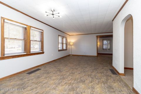 Tiny photo for 402 E Indiana Avenue, Maumee, OH 43537 (MLS # 10000722)