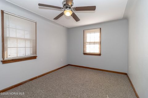 Tiny photo for 402 E Indiana Avenue, Maumee, OH 43537 (MLS # 10000722)
