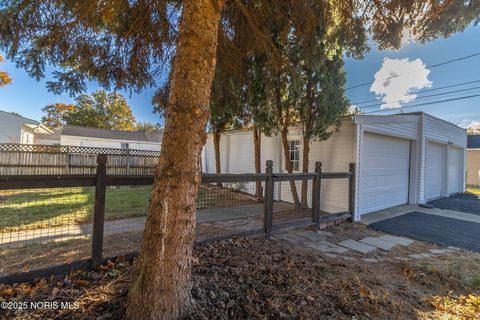 Tiny photo for 402 E Indiana Avenue, Maumee, OH 43537 (MLS # 10000722)