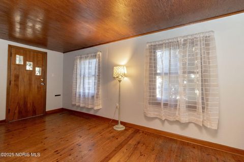 Tiny photo for 402 E Indiana Avenue, Maumee, OH 43537 (MLS # 10000722)