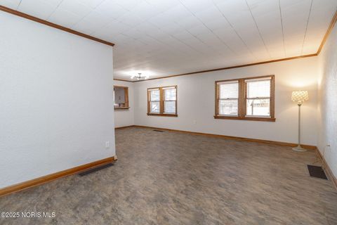 Tiny photo for 402 E Indiana Avenue, Maumee, OH 43537 (MLS # 10000722)