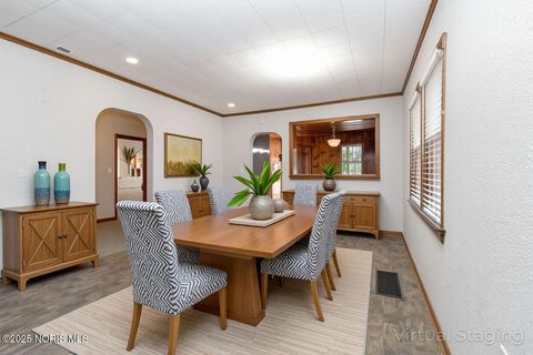 Tiny photo for 402 E Indiana Avenue, Maumee, OH 43537 (MLS # 10000722)