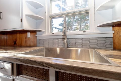 Tiny photo for 402 E Indiana Avenue, Maumee, OH 43537 (MLS # 10000722)