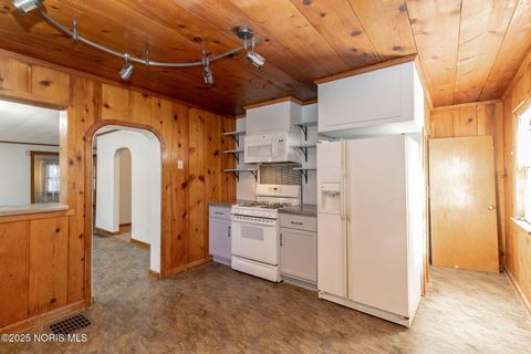 Tiny photo for 402 E Indiana Avenue, Maumee, OH 43537 (MLS # 10000722)