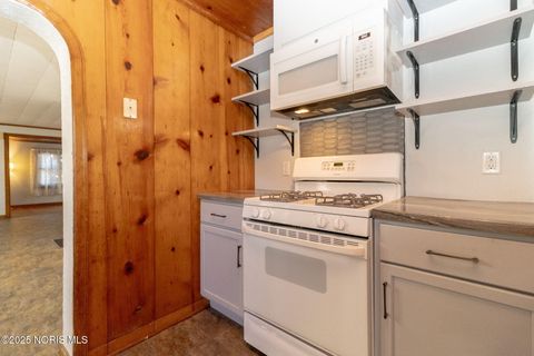 Tiny photo for 402 E Indiana Avenue, Maumee, OH 43537 (MLS # 10000722)