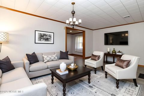 Tiny photo for 402 E Indiana Avenue, Maumee, OH 43537 (MLS # 10000722)