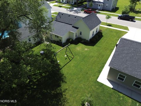 Tiny photo for 718 Park Street, Napoleon, OH 43545 (MLS # 10008899)