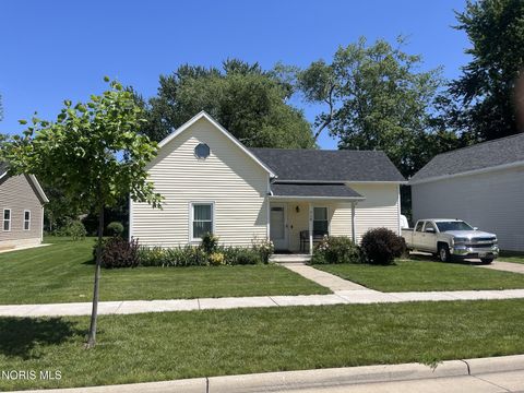 Tiny photo for 718 Park Street, Napoleon, OH 43545 (MLS # 10008899)