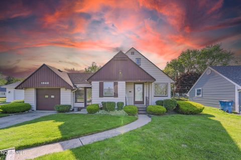 Photo of 1648 S Wheeling Street, Oregon, OH 43616 (MLS # 10007426)