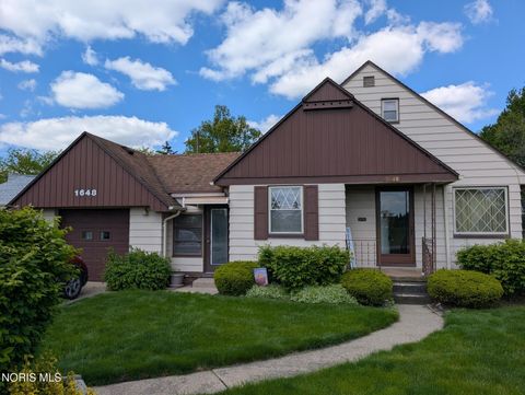 Photo of 1648 S Wheeling Street, Oregon, OH 43616 (MLS # 10007426)