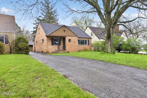 Photo of 2520 Secor Road, Toledo, OH 43606 (MLS # 10006294)