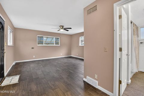 Tiny photo for 2520 Secor Road, Toledo, OH 43606 (MLS # 10006294)