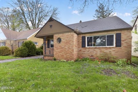 Tiny photo for 2520 Secor Road, Toledo, OH 43606 (MLS # 10006294)