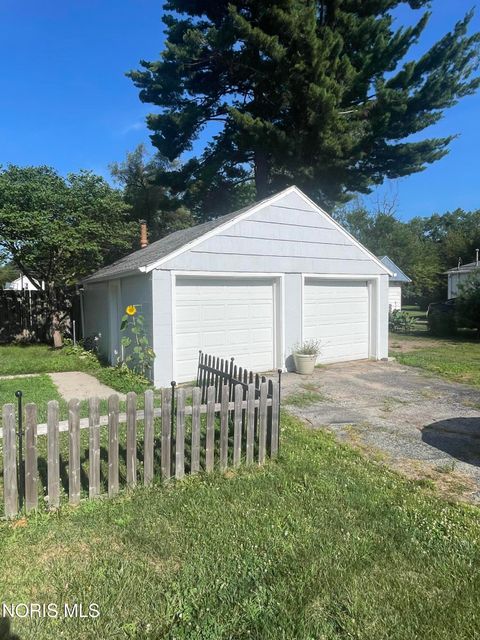 Tiny photo for 302 W Garfield Avenue, Swanton, OH 43558 (MLS # 10010151)