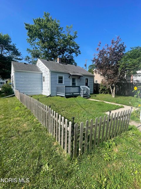 Tiny photo for 302 W Garfield Avenue, Swanton, OH 43558 (MLS # 10010151)
