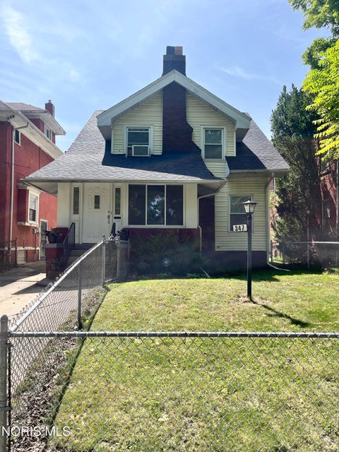 Photo of 347 Kenilworth Avenue, Toledo, OH 43610 (MLS # 10012797)