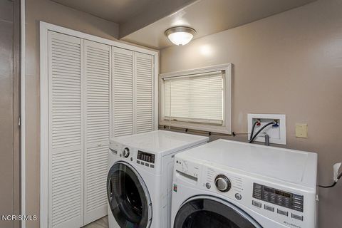 Tiny photo for 210 E Poe Road, Bowling Green, OH 43402 (MLS # 10008315)