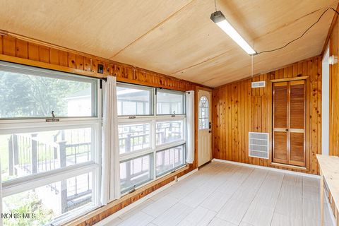 Tiny photo for 210 E Poe Road, Bowling Green, OH 43402 (MLS # 10008315)