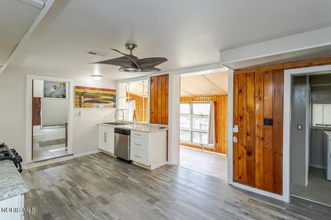 Tiny photo for 210 E Poe Road, Bowling Green, OH 43402 (MLS # 10008315)