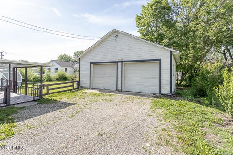 Tiny photo for 210 E Poe Road, Bowling Green, OH 43402 (MLS # 10008315)