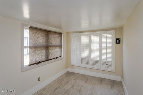 Tiny photo for 210 E Poe Road, Bowling Green, OH 43402 (MLS # 10008315)