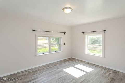 Tiny photo for 210 E Poe Road, Bowling Green, OH 43402 (MLS # 10008315)