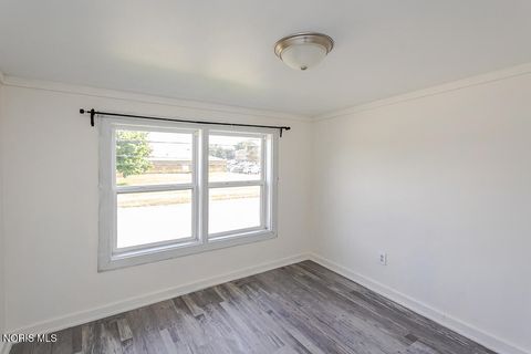 Tiny photo for 210 E Poe Road, Bowling Green, OH 43402 (MLS # 10008315)