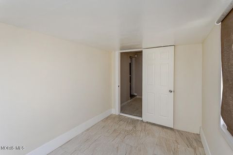 Tiny photo for 210 E Poe Road, Bowling Green, OH 43402 (MLS # 10008315)