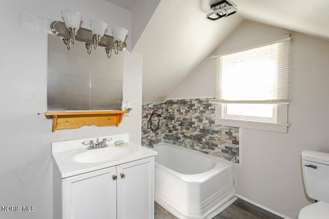 Tiny photo for 210 E Poe Road, Bowling Green, OH 43402 (MLS # 10008315)