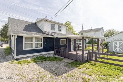 Tiny photo for 210 E Poe Road, Bowling Green, OH 43402 (MLS # 10008315)