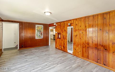 Tiny photo for 210 E Poe Road, Bowling Green, OH 43402 (MLS # 10008315)