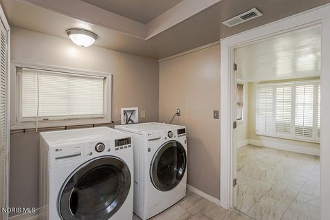 Tiny photo for 210 E Poe Road, Bowling Green, OH 43402 (MLS # 10008315)
