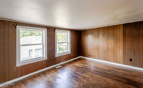 Tiny photo for 210 E Poe Road, Bowling Green, OH 43402 (MLS # 10008315)