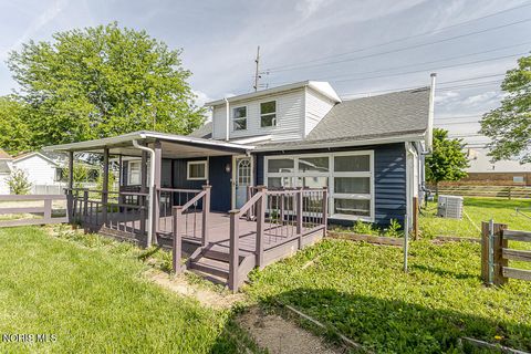Tiny photo for 210 E Poe Road, Bowling Green, OH 43402 (MLS # 10008315)