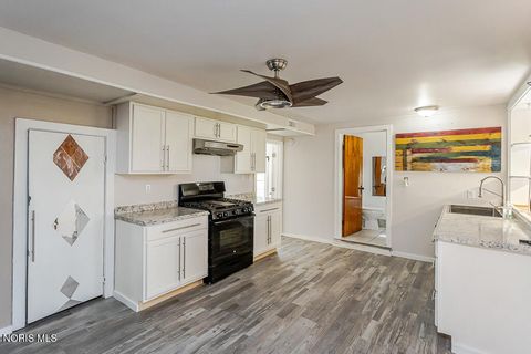 Tiny photo for 210 E Poe Road, Bowling Green, OH 43402 (MLS # 10008315)