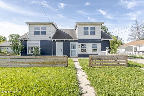 Photo of 210 E Poe Road, Bowling Green, OH 43402 (MLS # 10008315)