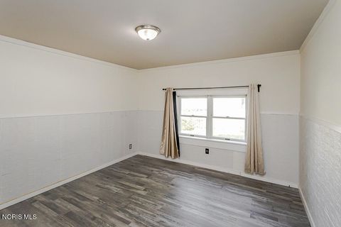 Tiny photo for 210 E Poe Road, Bowling Green, OH 43402 (MLS # 10008315)