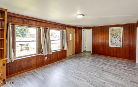 Tiny photo for 210 E Poe Road, Bowling Green, OH 43402 (MLS # 10008315)