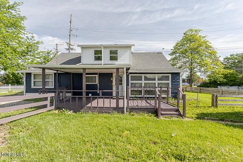 Tiny photo for 210 E Poe Road, Bowling Green, OH 43402 (MLS # 10008315)