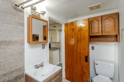 Tiny photo for 210 E Poe Road, Bowling Green, OH 43402 (MLS # 10008315)