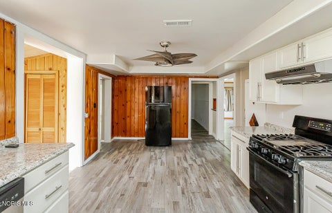 Tiny photo for 210 E Poe Road, Bowling Green, OH 43402 (MLS # 10008315)