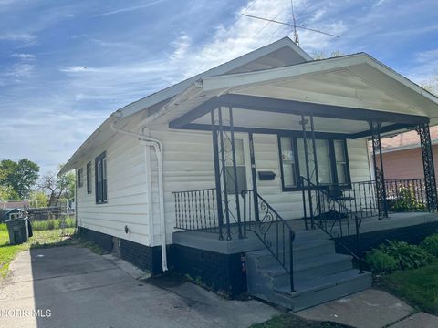 Tiny photo for 1504 Upton Avenue, Toledo, OH 43607 (MLS # 10007561)
