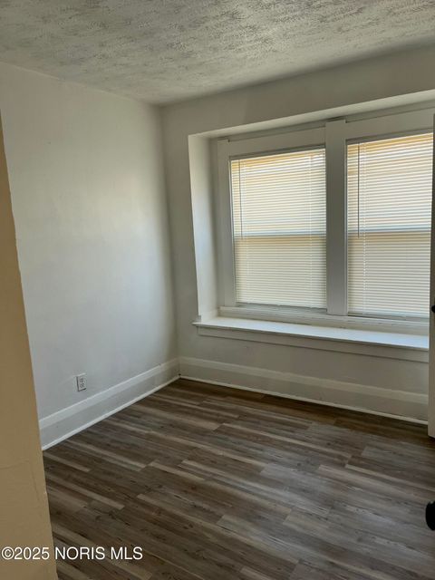 Tiny photo for 2324 Upton Avenue, Toledo, OH 43606 (MLS # 10000643)