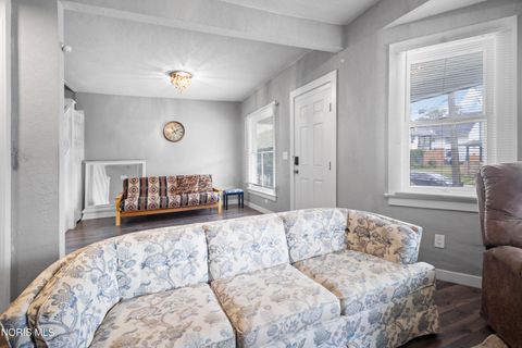 Tiny photo for 122 Columbia Street, Toledo, OH 43620 (MLS # 10004154)