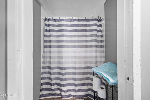 Tiny photo for 122 Columbia Street, Toledo, OH 43620 (MLS # 10004154)