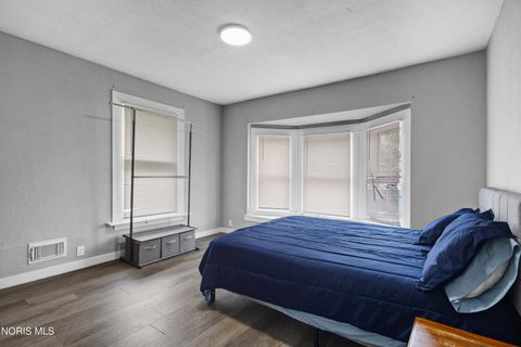 Tiny photo for 122 Columbia Street, Toledo, OH 43620 (MLS # 10004154)