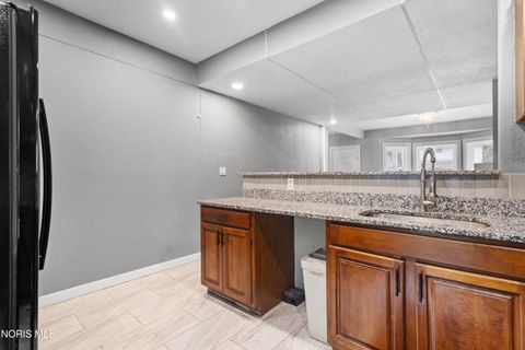 Tiny photo for 122 Columbia Street, Toledo, OH 43620 (MLS # 10004154)