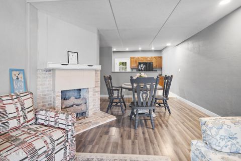 Tiny photo for 122 Columbia Street, Toledo, OH 43620 (MLS # 10004154)