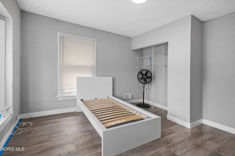 Tiny photo for 122 Columbia Street, Toledo, OH 43620 (MLS # 10004154)